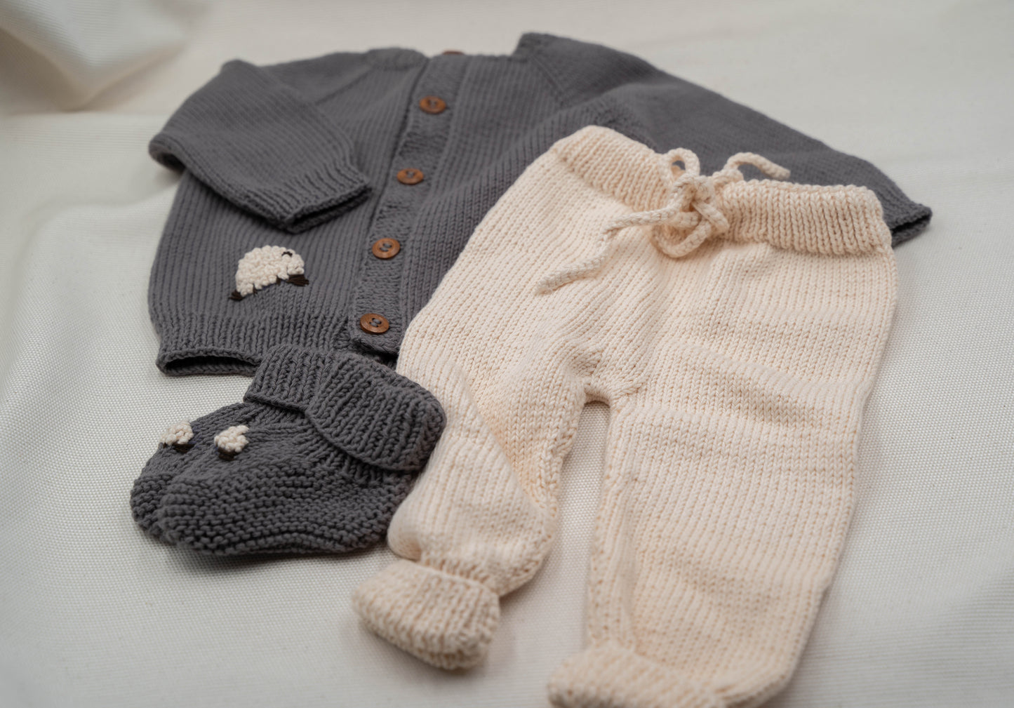 Premium Strickjacke & Strickhose Set "Sheep"