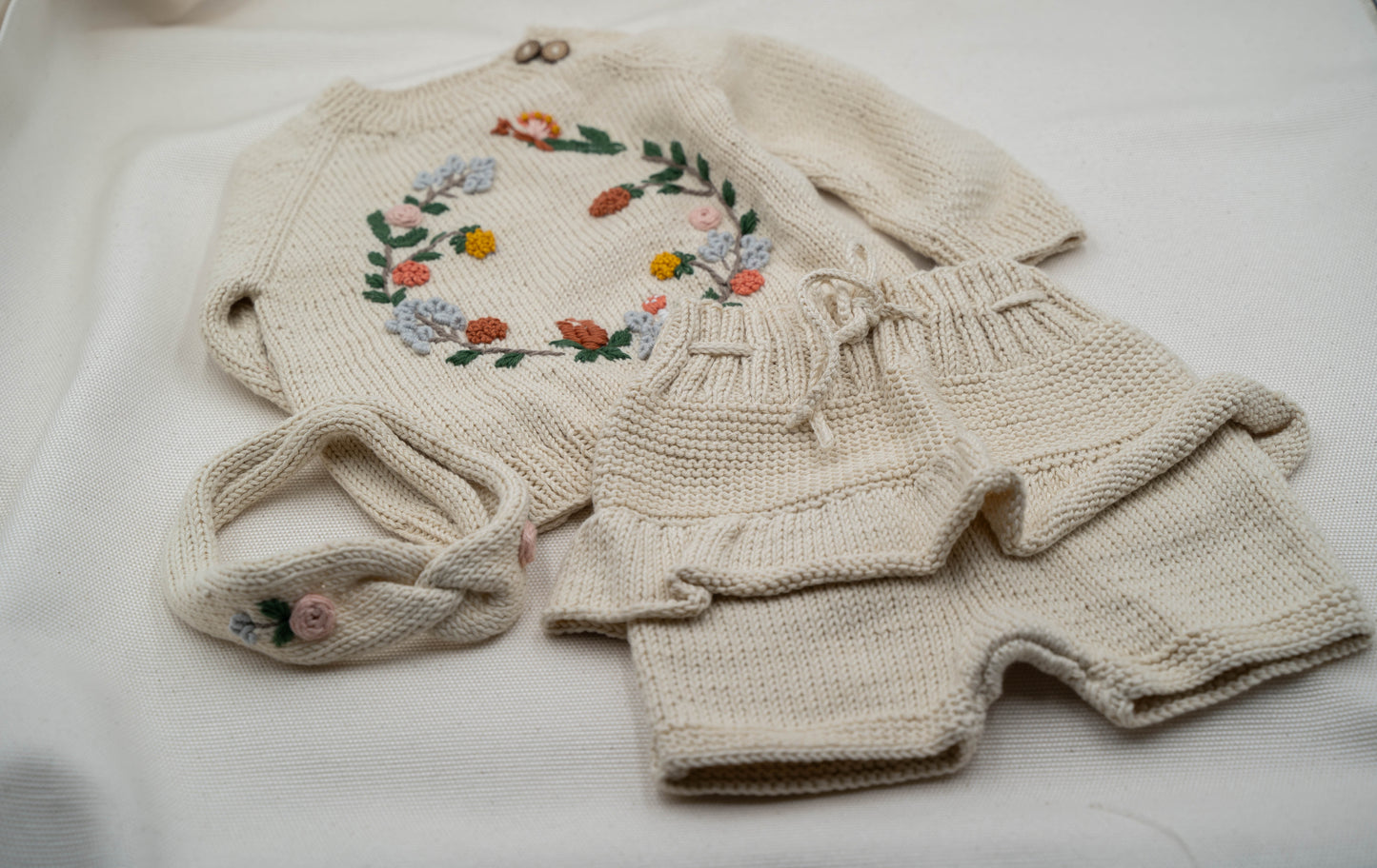 Strickpullover & Strickhöschen Set "Blumenkranz"