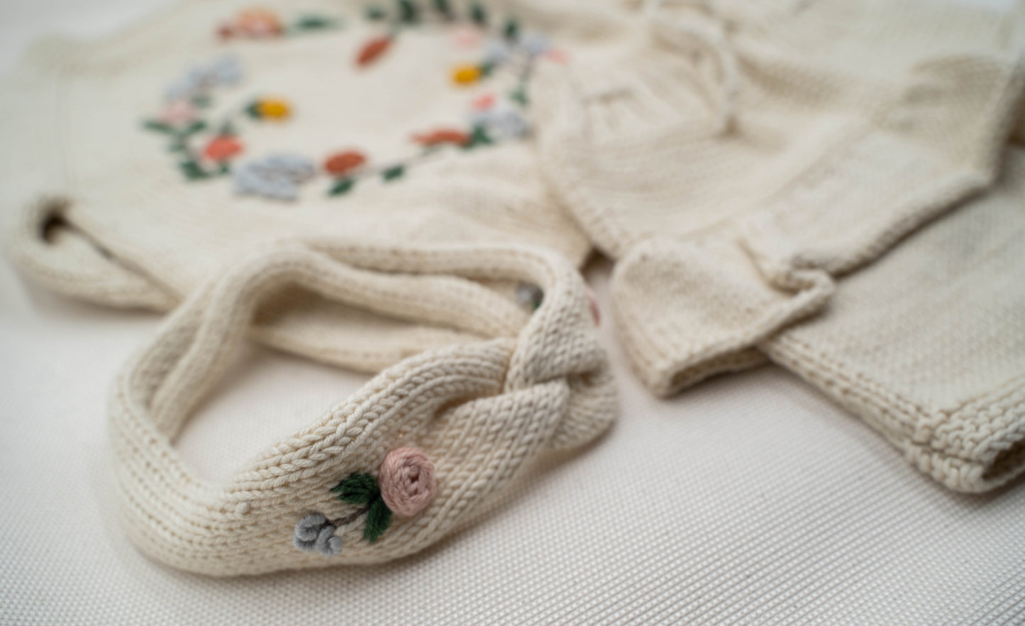 Strickpullover & Strickhöschen Set "Blumenkranz"