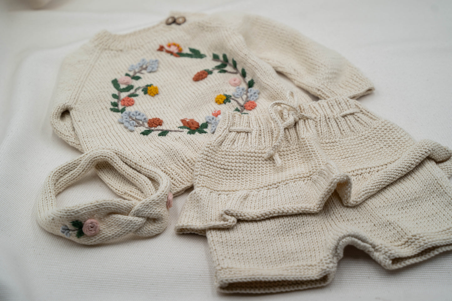 Strickpullover & Strickhöschen Set "Blumenkranz"